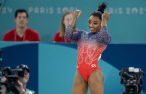 Simone Biles explica uma coleção estranha enquanto dá uma olhada em sua casa Via @simonebiles no Instagram
