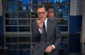 Stephen Colbert em uma estrela convidada como anfitrião fictícia na noite da CBS Series Cosi ‘Elsbeth’ Stephen Colbert brinca Epstein matou um terremoto russo ou 'qualquer pessoa no vídeo Ozempic'
