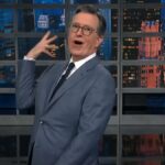 Stephen Colbert defende Trump por "supostamente" trapacear no campo de golfe escocês: "Eles não viram suas bolas nos anos" | Vídeo