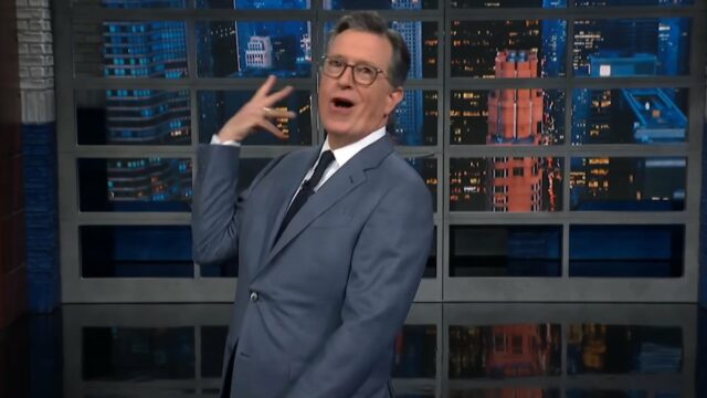 Stephen Colbert defende Trump por "supostamente" trapacear no campo de golfe escocês: "Eles não viram suas bolas nos anos" | Vídeo

