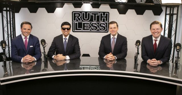 Supere ou compre -os. Fox News e outros perseguem o público on -line com as ofertas de Podcast

