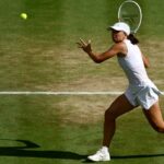 Swiatk ganha o título de Wimbledon na tela dominante