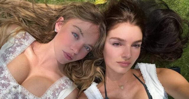 O 'verão perfeito' de Sydney Sweeney consiste em roupas de banho e sandálias Jimmy Choo
