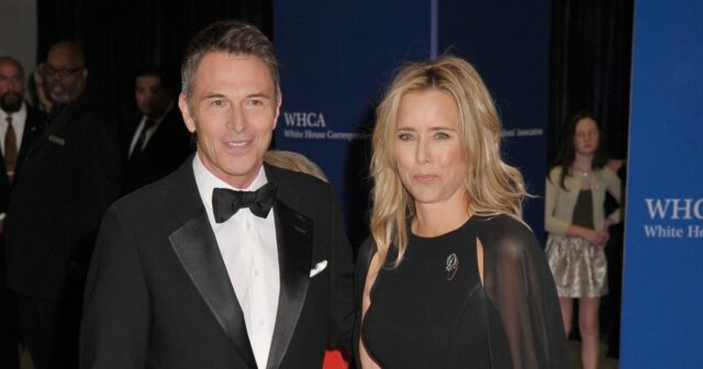 Tea Leoni e Tom Daly são casados! Casal em cerimônia cercada por família

