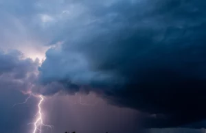 Tempestade no domingo na Polônia. O IMGW levanta avisos, o RCB alerta para balançar rios Tempestade no domingo na Polônia. O IMGW levanta avisos, o RCB alerta para balançar rios