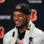 Nico Collins, do Houston Texans Nico Collins, em um campo de treinamento.