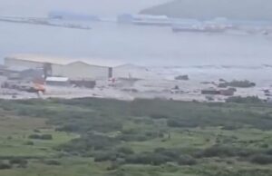 Terremoto segundos 8,7 Shake Kamchatka Russia Pioneer Tsunami para edifícios danificados Terremoto segundos 8,7 Shake Kamchatka Russia Pioneer Tsunami para edifícios danificados