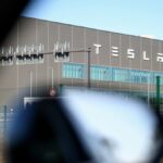 Tesla é confrontado com o júri sobre sua função de máquina de direção, uma vez que o teste em falhas fatais se abre