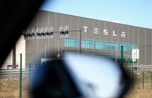 Tesla é confrontado com o júri sobre sua função de máquina de direção, uma vez que o teste em falhas fatais se abre Tesla é confrontado com o júri sobre sua função de máquina de direção, uma vez que o teste em falhas fatais se abre