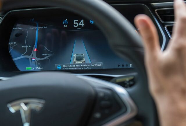 Tesla é levado ao tribunal para acidente fatal de piloto automático


