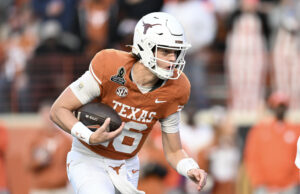 Texas QB Arch recebeu o controle do futuro da Hardy Texas QB Arch recebeu o controle do futuro da Hardy