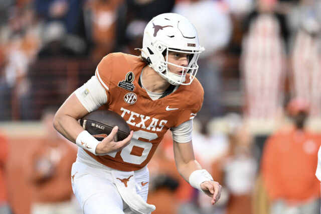 Texas QB Arch recebeu o controle do futuro da Hardy

