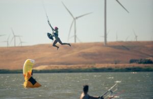 The Legendary Delta Breeze: Sim, é uma coisa real Os entusiastas da Watersports usam os ventos mundialmente famosos em Sherman Island, Califórnia, no sábado, 31 de maio de 2025 (Don Feria para o Bay Area News Group)