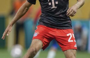 Thomas Muller oferece adeus pelo Bayern de Munique após a derrota na Copa do Mundo de PSG da FIFA Club Thomas Muller oferece adeus pelo Bayern de Munique após a derrota na Copa do Mundo de PSG da FIFA Club