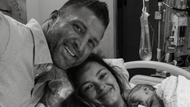 ❤️ Tim Tebow e sua esposa recebem o primeiro filho

