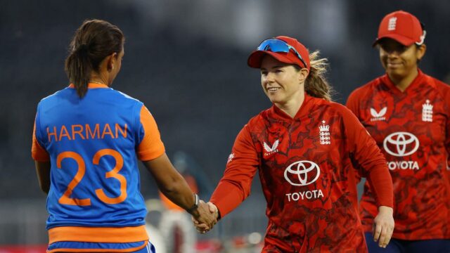 Todos os registros quebrados e os estágios básicos alcançados durante as mulheres na Inglaterra contra a Índia, quarto T20I

