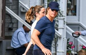 Tom Cruise, 63 anos, torna -se oficial com ‘novo amor’ Ana de Armas, 37, quando eles dependem de dizer ao PDA no Romantic Refuge Tom Cruise e seu