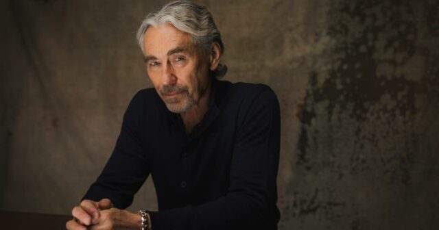 Tony Gilroy nos paralelos da vida real 'assustadora' com o candidato a Emmy 'Andor'

