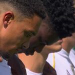 Trent Alexander-Arnold lutou contra as lágrimas durante um momento de silêncio por Diogo Jota