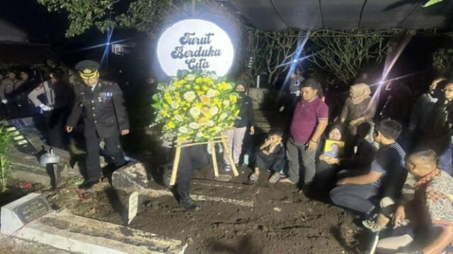 Três vítimas mataram um evento de casamento gratuito para o casamento de dedurs

