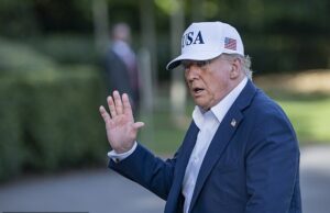 Trump Slaper 25% Alfândega no Japão e na Coréia do Sul em Big Gamble como um prazo para os métodos de precificação “do dia do juízo final” O presidente Donald Trump disse que assinou uma dúzia de várias cartas aduaneiras que sairão na segunda -feira começando ao meio -dia, pois os mercados têm a influência dos novos costumes dos EUA