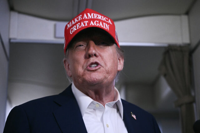 Trump atinge a avaliação de aprovação do nível mais baixo em semanas com o pesquisador republicano

