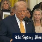 Trump cílios sobre o acima