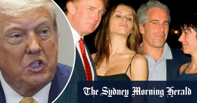 Donald Trump e a futura esposa, Melania, com Jeffrey Ephesus e Ghislaine Maxwell em 2000.