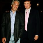 Donald Trump (foto à direita de 1997) seguiu sua promessa de processar o Wall Street Journal e seu proprietário Rupert Murdoch depois que a revista relatou seu suposto compromisso com um 50º aniversário presente a Jeffrey Epstein (foto à esquerda)