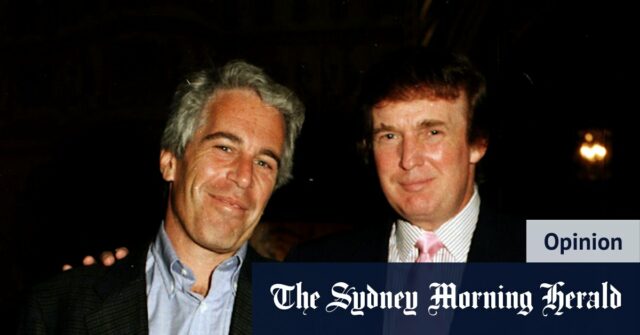 Donald Trump, então sua futura esposa, Melania Knauss, com Jeffrey Ephesus e Ghislaine Maxwell, na Flórida, em 2000.