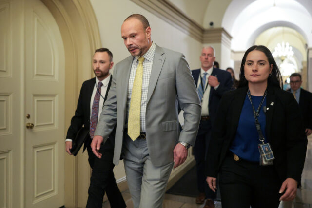Trump sustenta a estadia de Bongino no FBI em meio a Falsin Fallout

