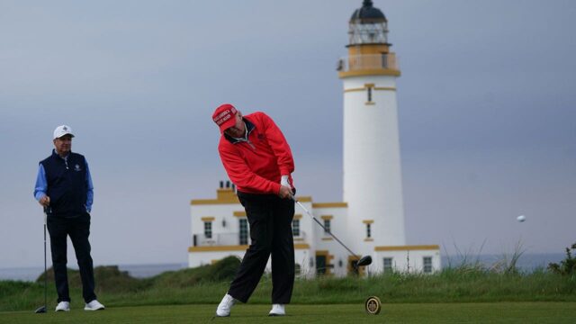 Trump vai para a Escócia para falar golfe, política e negócios

