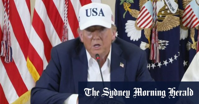 Trump visita a cidade do Texas devastada pelo rio

