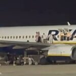 Dezoito pessoas ficaram feridas depois que os passageiros foram rapidamente desmontados de um vôo da Ryanair no aeroporto de Mallorca após um alerta de incêndio que acabou sendo um alarme falso