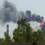 Um dos incêndios foi morto em chamas de petróleo no residente do Irã
