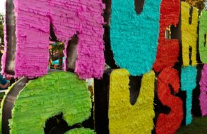 ‘Um lugar para celebrar’: um festival de música em avanços de Riverside, apesar dos medos do gelo 'Um lugar para celebrar': um festival de música em avanços de Riverside, apesar dos medos do gelo