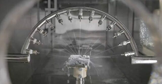 Uma aparência rara em laboratório de duração em que a Apple torturam seus produtos | Teste do jato de água mostrado
