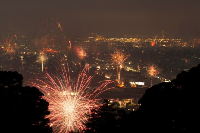 Uma tradição americana: os policiais de East Bay estão escondidos para fogos de artifício todo verão

