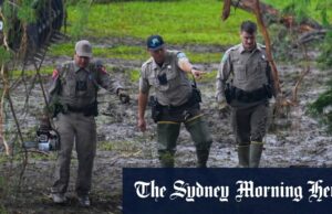 “Uncinável”: o Texas flui a morte de mortos para Trump declara um desastre maior Ponte do Estado Cade Loop, no rio Guadalupe, em obras.