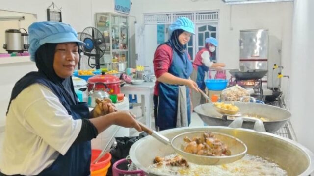 Valor da UNICEF do programa de alimentos nutricionais gratuitos O compromisso do governo indonésio de cumprir os direitos das crianças

