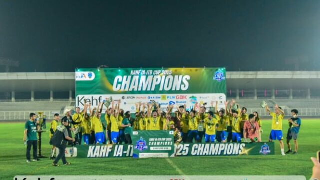 Var Mini se tornou o centro das atenções na final da Copa da IA-ITB, IAFI ITB chegou em casa com um troféu

