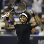 Venus Williams comemora sua vitória sobre Peyton Stearns durante uma partida no torneio do Citi Open Tennis em Washington na terça -feira, 22 de julho de 2025.