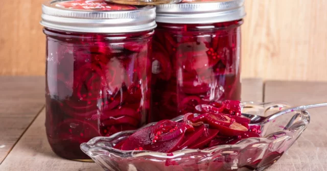 Vermelho para o inverno das irmãs Anastasia. Eles são tão saborosos que ninguém vai resistir a eles


