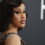 Você se lembra quando Cardi B mostrou um microfone para um ventilador? Ela está sendo processada por isso