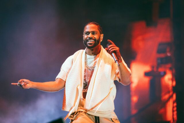 Você tem um abdômen falso de Big Sean? O rapper interrompe os rumores depois de analisar o corpo do influenciador de fitness 

