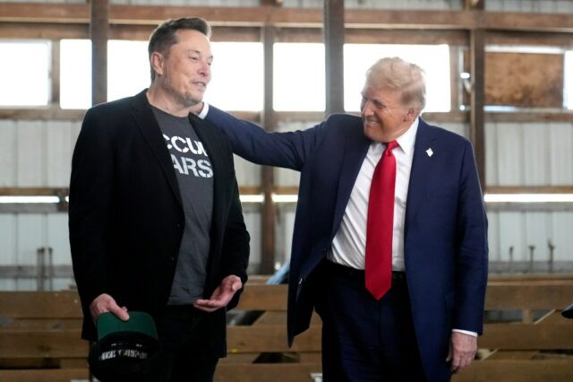 "... Volte para a África do Sul: o presidente Trump pretende Elon Musk sobre Ev -Subventions; Tesla divide uma pausa --in -in

