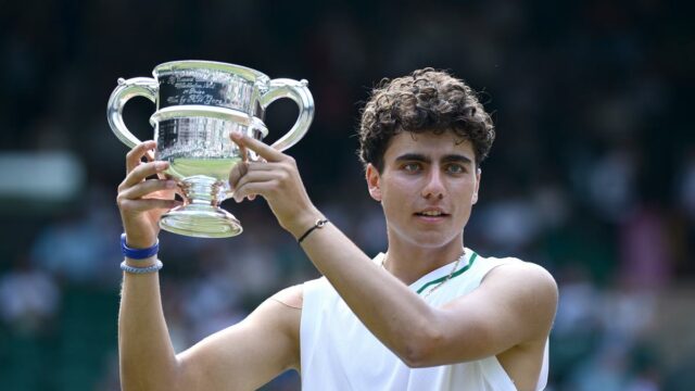 Wimbledon 2025: Ivanov derrotou o qualificador americano Karki para ganhar o título do adolescente


