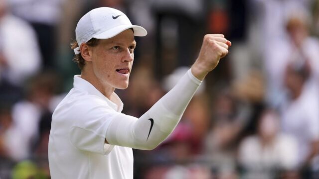 Wimbledon 2025: Jannik Sinner vai para as semifinais para aliviar os medos de lesão

