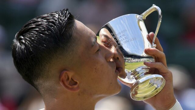 Wimbledon 2025: Oda vence o atual campeão Hewett, Clins 2nd Singles Singles Singles Título em SW19

