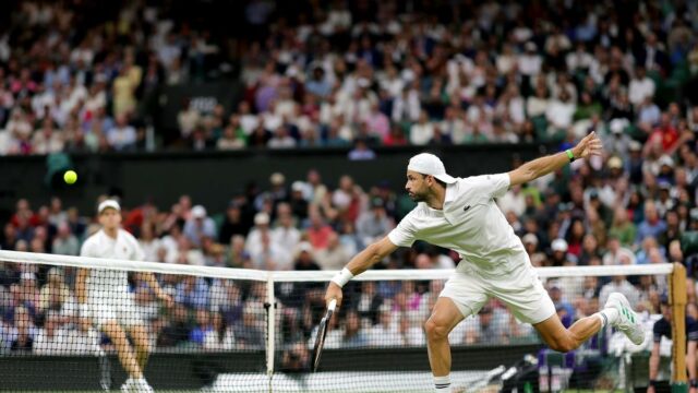 Wimbledon 2025: Sinon leve para as quartas de final, enquanto Dimitrov se aposenta

